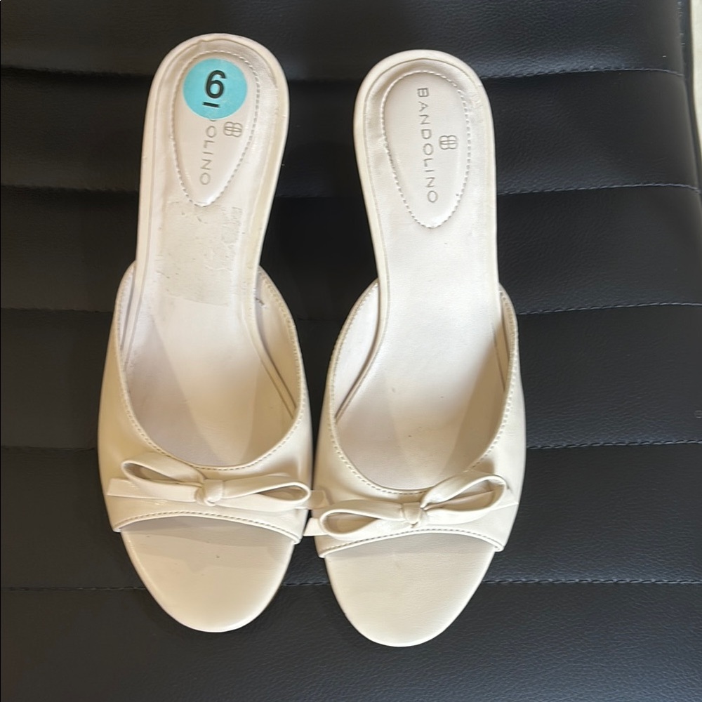 Bandolino Women's Cream Slide Sandals